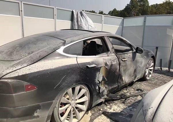 TESLA SETS ITSELF ON FIRE ELON MUSK IS A LIAR SCAMMER POLITICAL BRIBERY CROOK
Keywords: Rare Earth Mines Of Afghanistan, New America Foundation Corruption, Obama, Obama Campaign Finance, Obama FEC violations, Palo Alto Mafia, Paypal Mafia, Pelosi Corruption, Political bribes, Political Insider,  Eric Schmidts Sex Penthouse, SEC Investigation